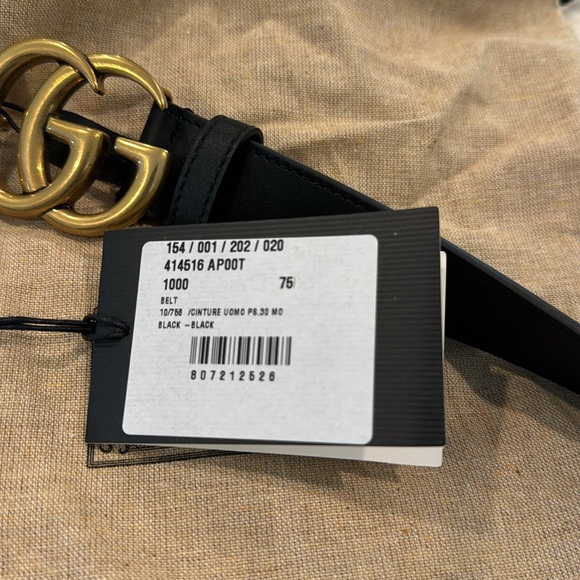 Black Gucci Belt Medium emblem size - Picture 2 of 5